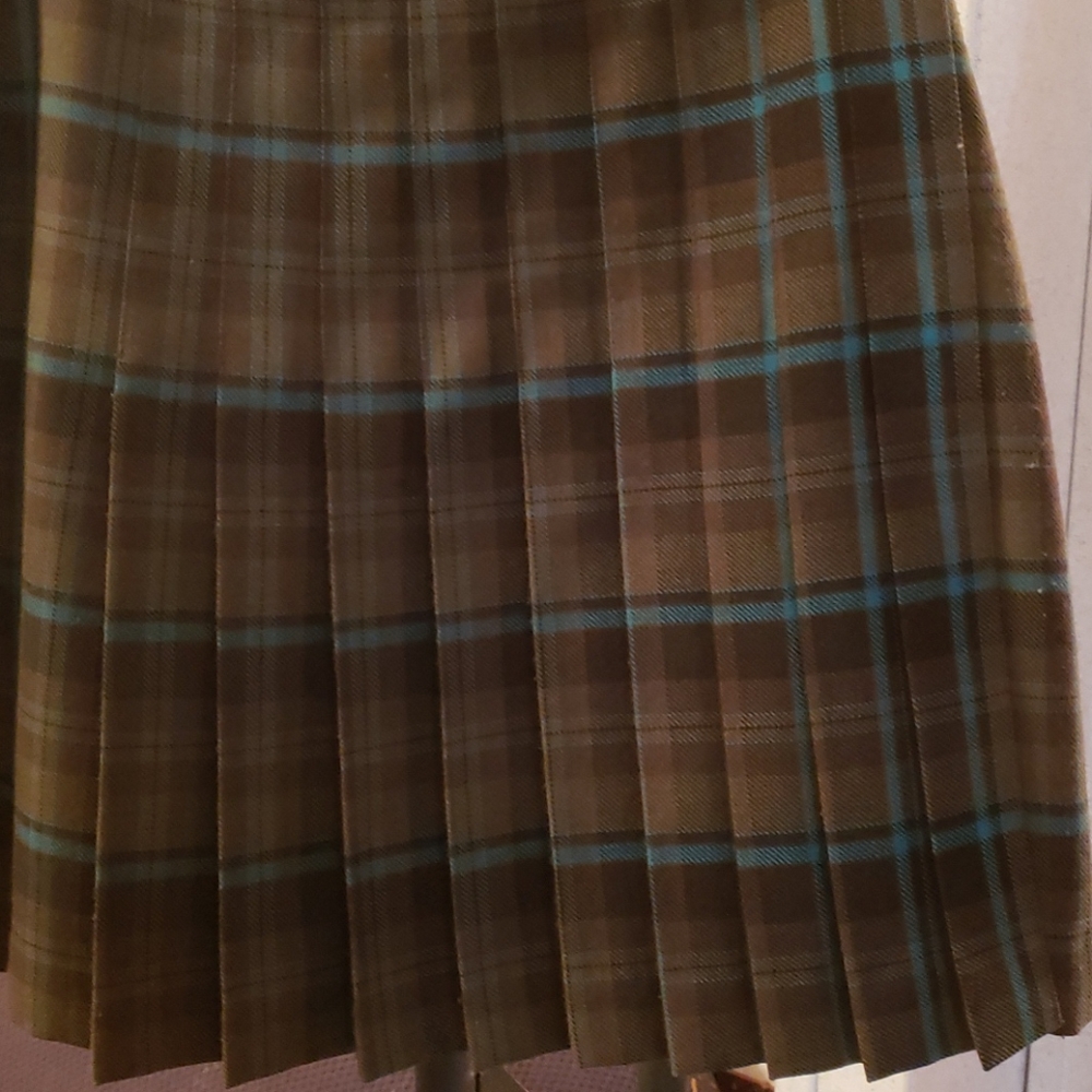 Front pleated skirt
